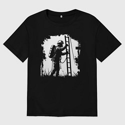 Футболка оверсайз мужская Пожарный на лестнице, цвет: черный