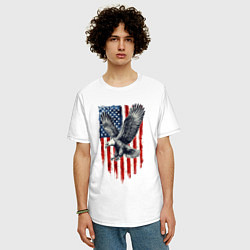 Футболка оверсайз мужская Орёл на фоне американского флага USA, цвет: белый — фото 2