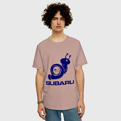 Футболка оверсайз мужская Subaru, цвет: пыльно-розовый — фото 2