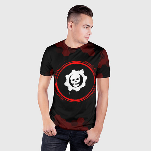 Мужская спорт-футболка Символ Gears of War и краска вокруг на темном фоне / 3D-принт – фото 3