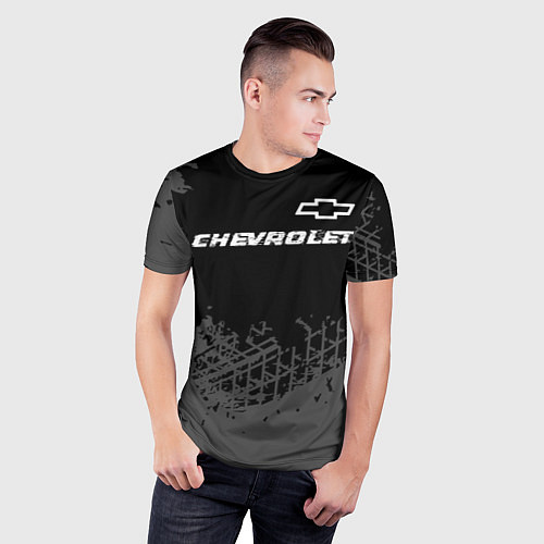 Мужская спорт-футболка Chevrolet speed на темном фоне со следами шин: сим / 3D-принт – фото 3