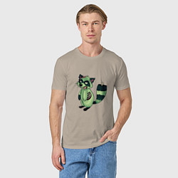 Футболка хлопковая мужская Зеленый енот зомбак, цвет: миндальный — фото 2