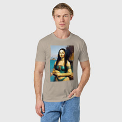 Футболка хлопковая мужская Мона Лиза на пляже - Биарриц - Франция, цвет: миндальный — фото 2
