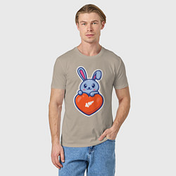 Футболка хлопковая мужская Кролик и сердечко, цвет: миндальный — фото 2
