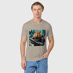 Футболка хлопковая мужская Мем вооруженная капибара и автомат, цвет: миндальный — фото 2
