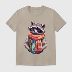 Футболка хлопковая мужская Модный енот в очках и шарфе, цвет: миндальный