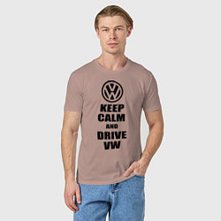 Футболка хлопковая мужская Keep Calm & Drive VW, цвет: пыльно-розовый — фото 2