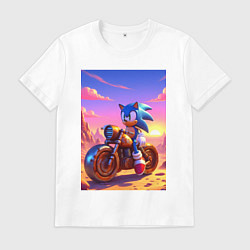 Футболка хлопковая мужская Ёж Соник на ржавом ретро мотоцикле в пустыне, цвет: белый