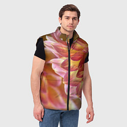 Мужской жилет Оранжевые георгины лепестки, цвет: 3D-черный — фото 2