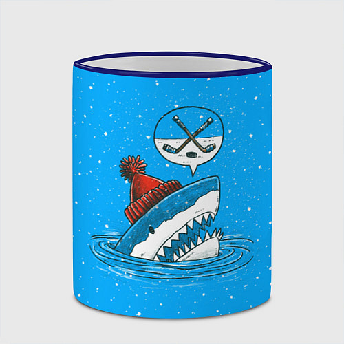 Кружка цветная Акула хоккейный фанат / 3D-Синий кант – фото 2