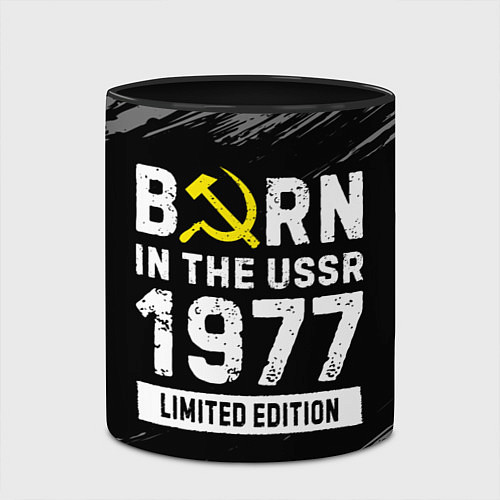 Кружка цветная Born In The USSR 1977 year Limited Edition / 3D-Белый + черный – фото 2