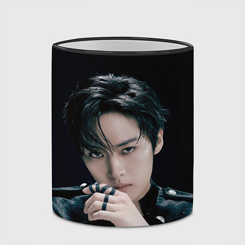 Кружка цветная Stray Kids Lee Know Giant concept / 3D-Черный кант – фото 2