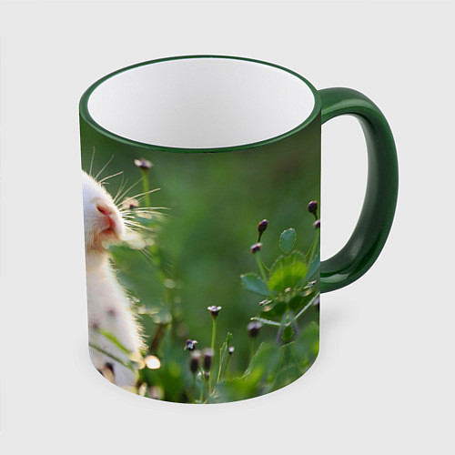 Кружка цветная Кролик малыш на лужайке / 3D-Зеленый кант – фото 1
