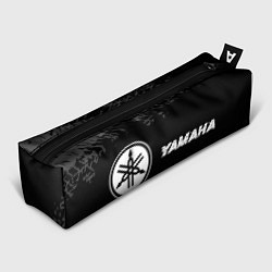 Пенал для ручек Yamaha speed на темном фоне со следами шин: надпис, цвет: 3D-принт