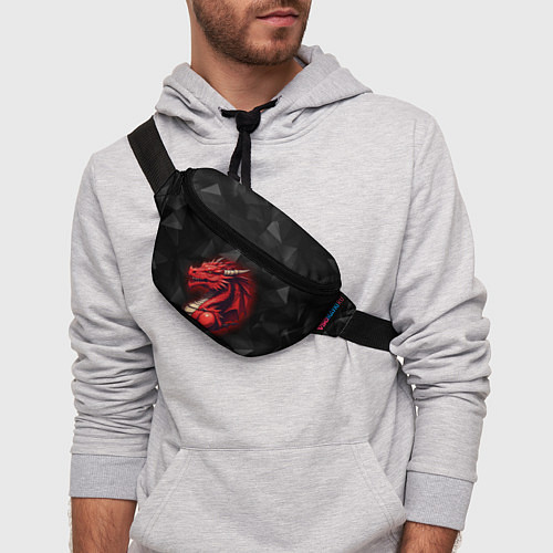 Поясная сумка Красный дракон на полигональном черном фоне / 3D-принт – фото 3