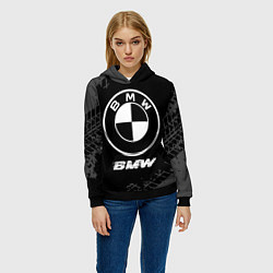 Толстовка-худи женская BMW speed на темном фоне со следами шин, цвет: 3D-черный — фото 2