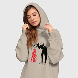 Женское худи-платье Девушку тошнит сердцами граффити Бэнкси, цвет: миндальный — фото 2
