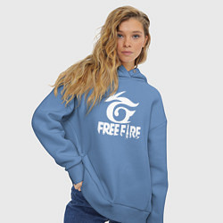 Толстовка оверсайз женская Free Fire - белый лого, цвет: мягкое небо — фото 2