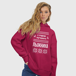 Толстовка оверсайз женская С годом лыжника, цвет: маджента — фото 2
