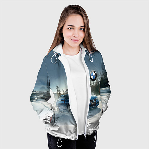 Женская куртка Крутая бэха мчится по лесной дороге / 3D-Белый – фото 3