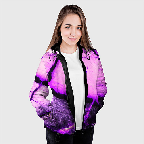 Женская куртка Трещины на абстрактном фиолетовом фоне / 3D-Черный – фото 3