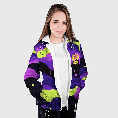Женская куртка Черно-фиолетовый камуфляж и золотой герб РФ / 3D-Белый – фото 3