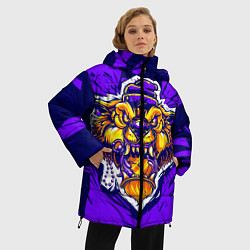Куртка зимняя женская Граффити Лев фиолетовый, цвет: 3D-черный — фото 2