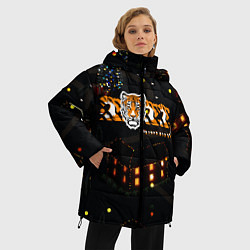 Куртка зимняя женская Ночной новогодний город 2022 год тигра, цвет: 3D-красный — фото 2