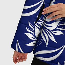 Куртка зимняя женская Абстрактные белые лотосы на синем - паттерн, цвет: 3D-черный — фото 2