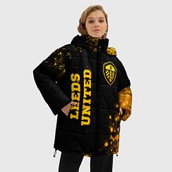 Куртка зимняя женская Leeds United - gold gradient вертикально, цвет: 3D-черный — фото 2