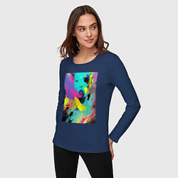Лонгслив хлопковый женский Portrait of an unfamiliar girl - pop art, цвет: тёмно-синий — фото 2