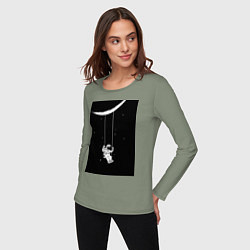 Лонгслив хлопковый женский Космонавт на качелях планета, цвет: авокадо — фото 2