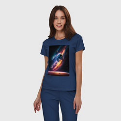 Пижама хлопковая женская Астронавт в космосе, цвет: тёмно-синий — фото 2