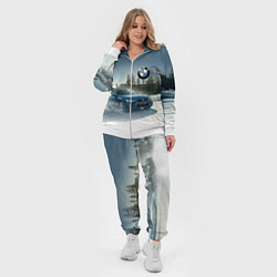 Женский 3D-костюм Крутая бэха мчится по лесной дороге, цвет: 3D-белый — фото 2