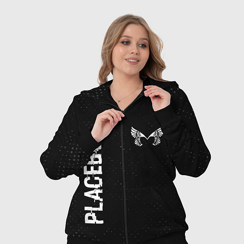 Женский костюм Placebo glitch на темном фоне: надпись, символ / 3D-Черный – фото 3