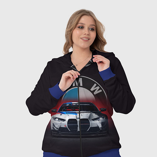 Женский костюм BMW на красном фоне / 3D-Синий – фото 3