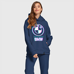 Женский костюм оверсайз Значок BMW в стиле glitch, цвет: тёмно-синий — фото 2