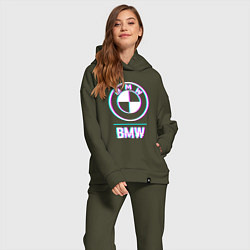 Женский костюм оверсайз Значок BMW в стиле glitch, цвет: хаки — фото 2