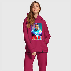 Женский костюм оверсайз Super Arnold Schwarzenegger - Arni ai pop art, цвет: маджента — фото 2
