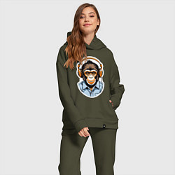 Женский костюм оверсайз Портрет обезьяны в наушниках, цвет: хаки — фото 2