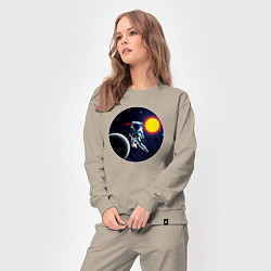 Костюм хлопковый женский Космонавт в невесомости, цвет: миндальный — фото 2