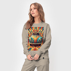 Костюм хлопковый женский Ретро машина в ярких цветах, цвет: миндальный — фото 2