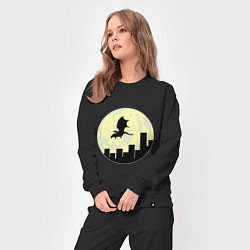 Костюм хлопковый женский Дракон, летящий над городом, цвет: черный — фото 2