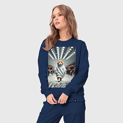 Костюм хлопковый женский Крутой рыжий кот на модном показе животных, цвет: тёмно-синий — фото 2