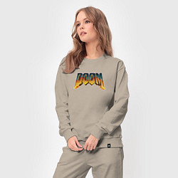 Костюм хлопковый женский Doom логотип, цвет: миндальный — фото 2