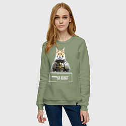 Свитшот хлопковый женский Кот мейн-кун в доспехах, цвет: авокадо — фото 2