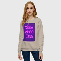 Свитшот хлопковый женский Неоновая надпись good vibes only и кирпичная стена, цвет: миндальный — фото 2