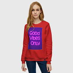 Свитшот хлопковый женский Неоновая надпись good vibes only и кирпичная стена, цвет: красный — фото 2