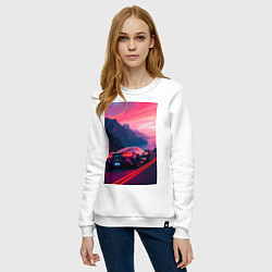 Свитшот хлопковый женский Суперкар едет около океана, цвет: белый — фото 2