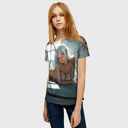 Футболка женская Блондинка лежит у окна, цвет: 3D-принт — фото 2